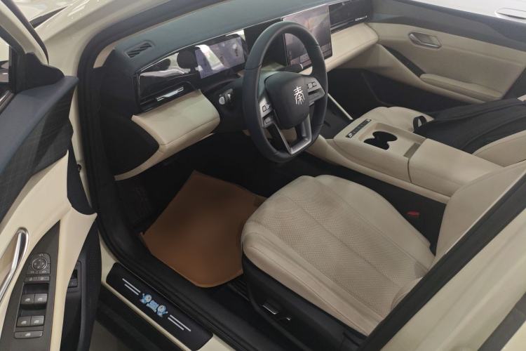 Used BYD Qin L 2025 EV 545KM Beyond Version Driver Seat