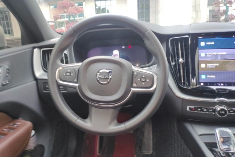 Used Volvo XC60 2022 B5 4x4 Zhiyi Luxury Edition
