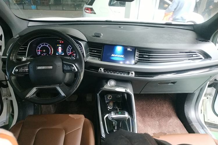 Used Haval H6 2017 Red Label 2.0T Automatic Two-Wheel Drive ZhiShang Model Center Console