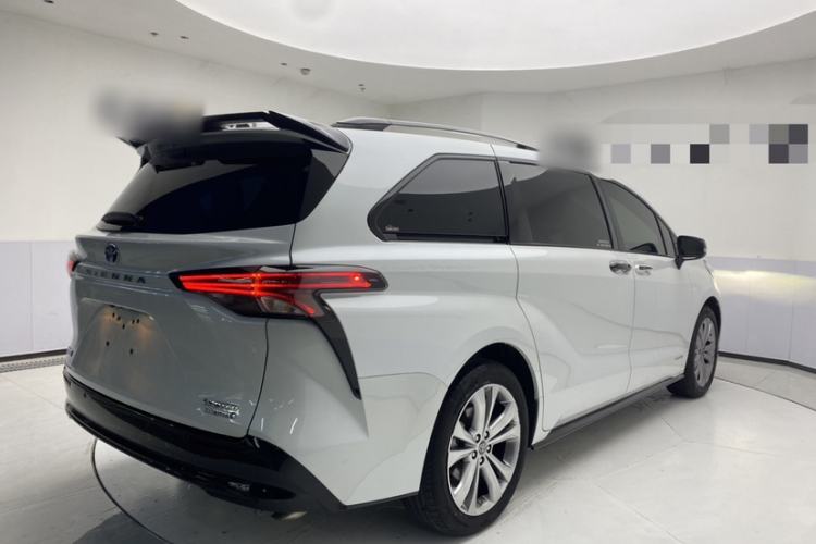 Used Toyota SIENNA 2023 2.5L Hybrid Deluxe Edition