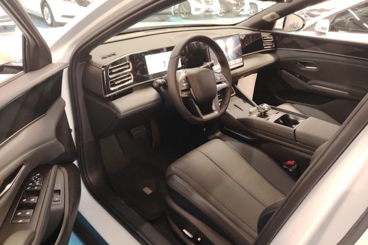 Used BYD Qin L 2025 DM-i Smart Drive 120KM Superior Model Driver Seat