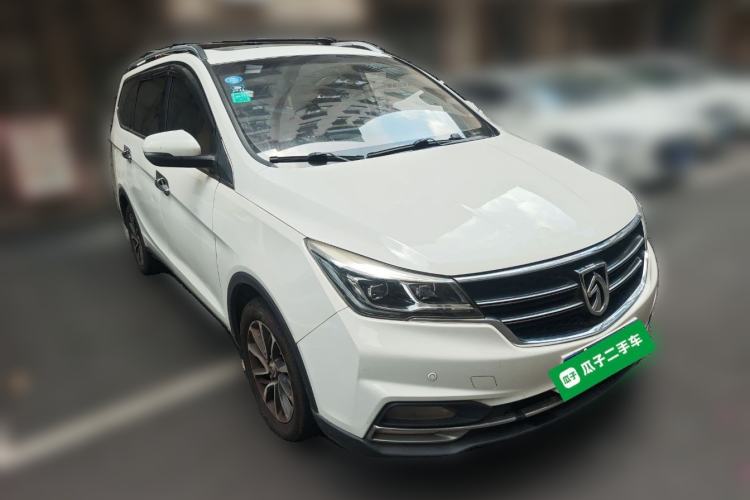 Used Baojun 730 2017 1.8L iAMT Luxury Version 7-Seater Front Right 45 Deg