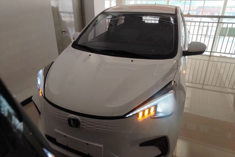 Used CHANGAN Benni E-Star 2022 Qingxin Edition Colorful Model Lithium Iron Phosphate Front