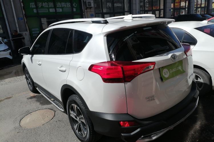 Used Toyota RAV4 2015 2.0L CVT Two-Wheel Drive Fashion Edition Rear Left 45 Deg