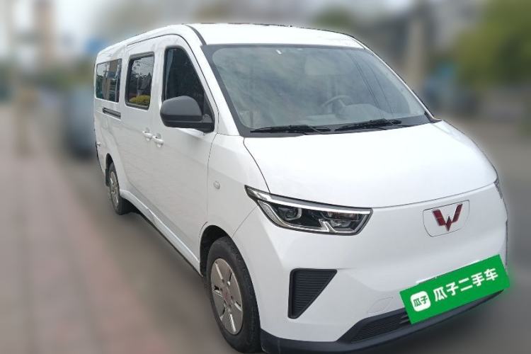 Used Wuling Yangguang 2024 300KM Comfort Version Passenger Van 75kW
