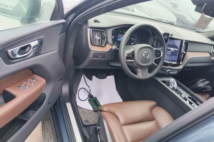 Used Volvo XC60 2023 B5 4x4 Smart Luxury Edition