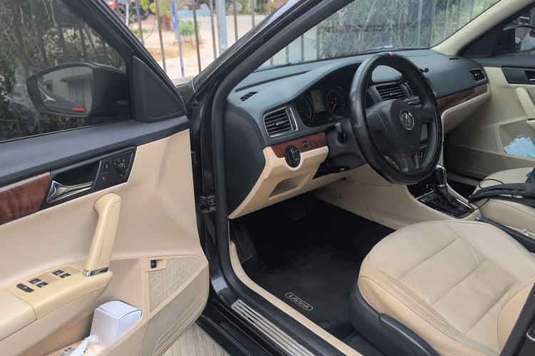 Used Volkswagen Lavida 2013 Restyled Classic 1.6L Automatic Comfort Edition Driver Seat