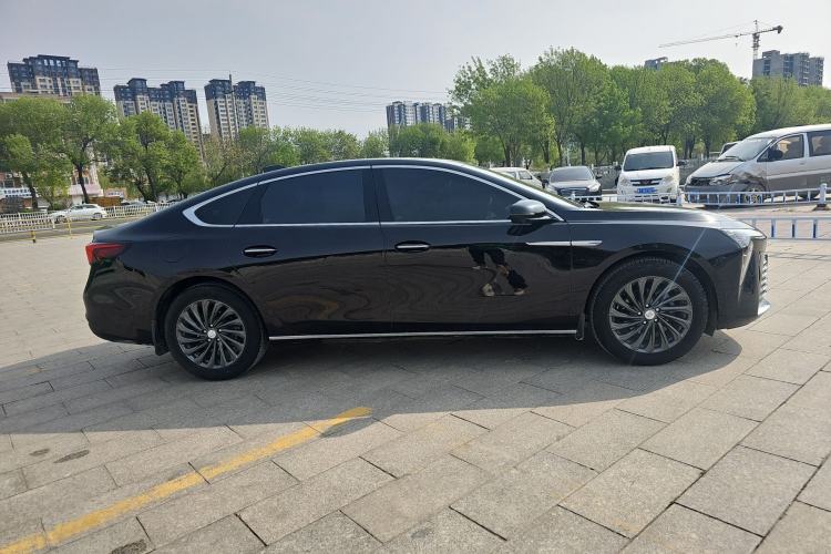 Used Buick LaCrosse 2025 28T Platinum Edition Exterior 2