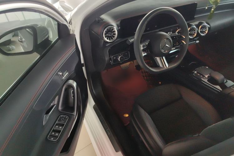 Used Mercedes-Benz A-Class 2022 Revised Version A 200 L Sport Sedan Fashionable Style
