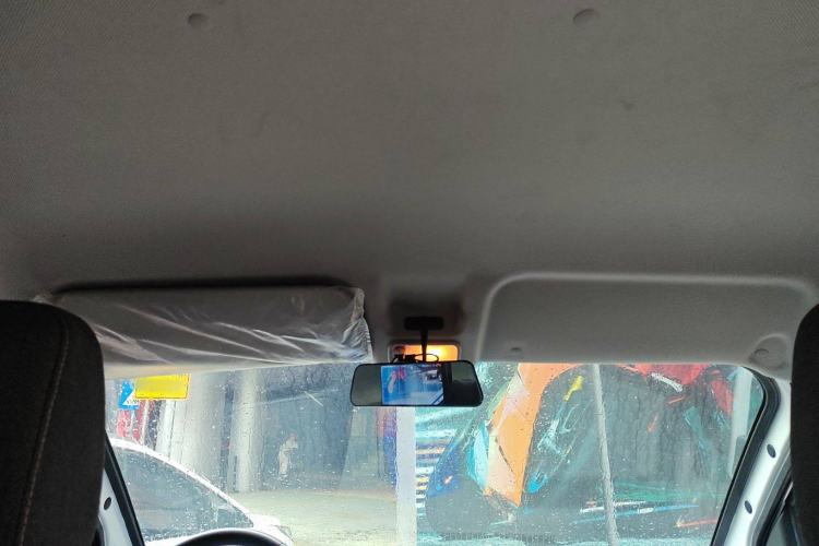 Used Wuling Yangguang 2024 300KM Comfort Version Passenger Van 75kW
