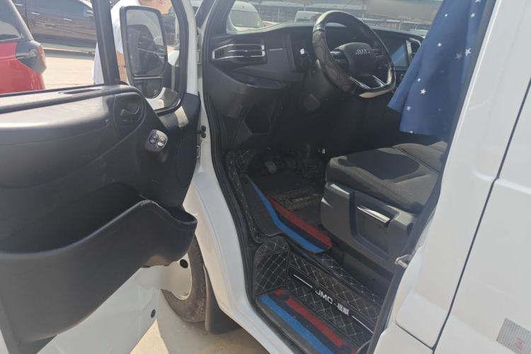 Used JMC Fushun 2023 2.0T Automatic Long-Wheelbase Mid-to-High Roof Commercial Van-Type Transport Vehicle – 2/3 Seats