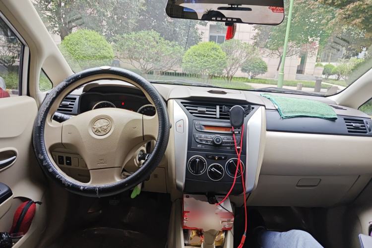 Used Venucia D50 2012 1.6L Manual Comfort Edition Center Console