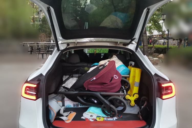 Used Tesla Model Y 2021 Standard Range Rear-Wheel Drive Version Trunk