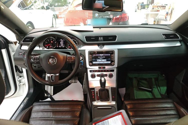Used Volkswagen FAW-Volkswagen CC 2016 1.8TSI Prestige Model Center Console
