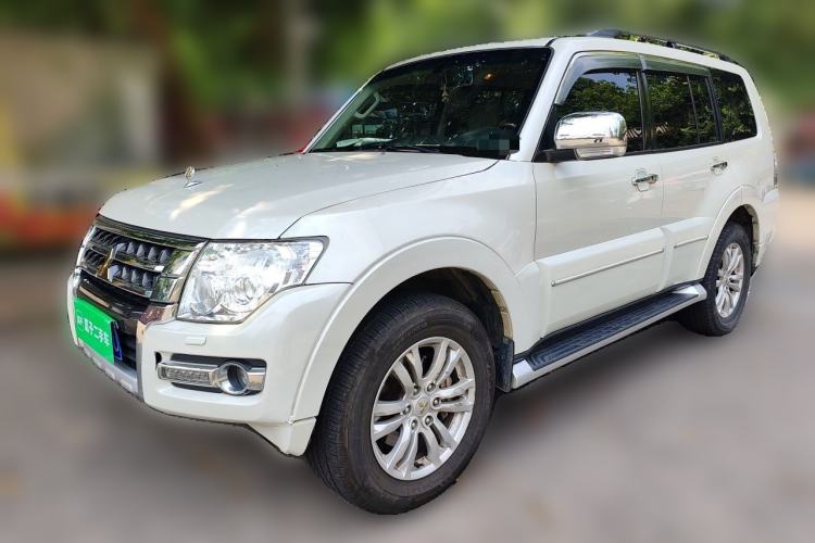 Used Mitsubishi Pajero Mitsubishi Pajero 3.8L Middle East specification, 7-seater, gasoline, automatic transmission, V97 five-door with sunroof