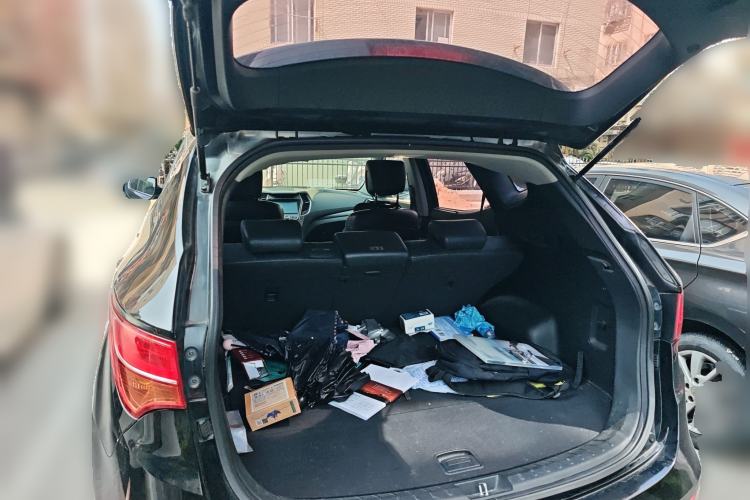 Used Hyundai Santa Fe 2015 2.4L Automatic Two-Wheel Drive Smart Version 5 Seats
