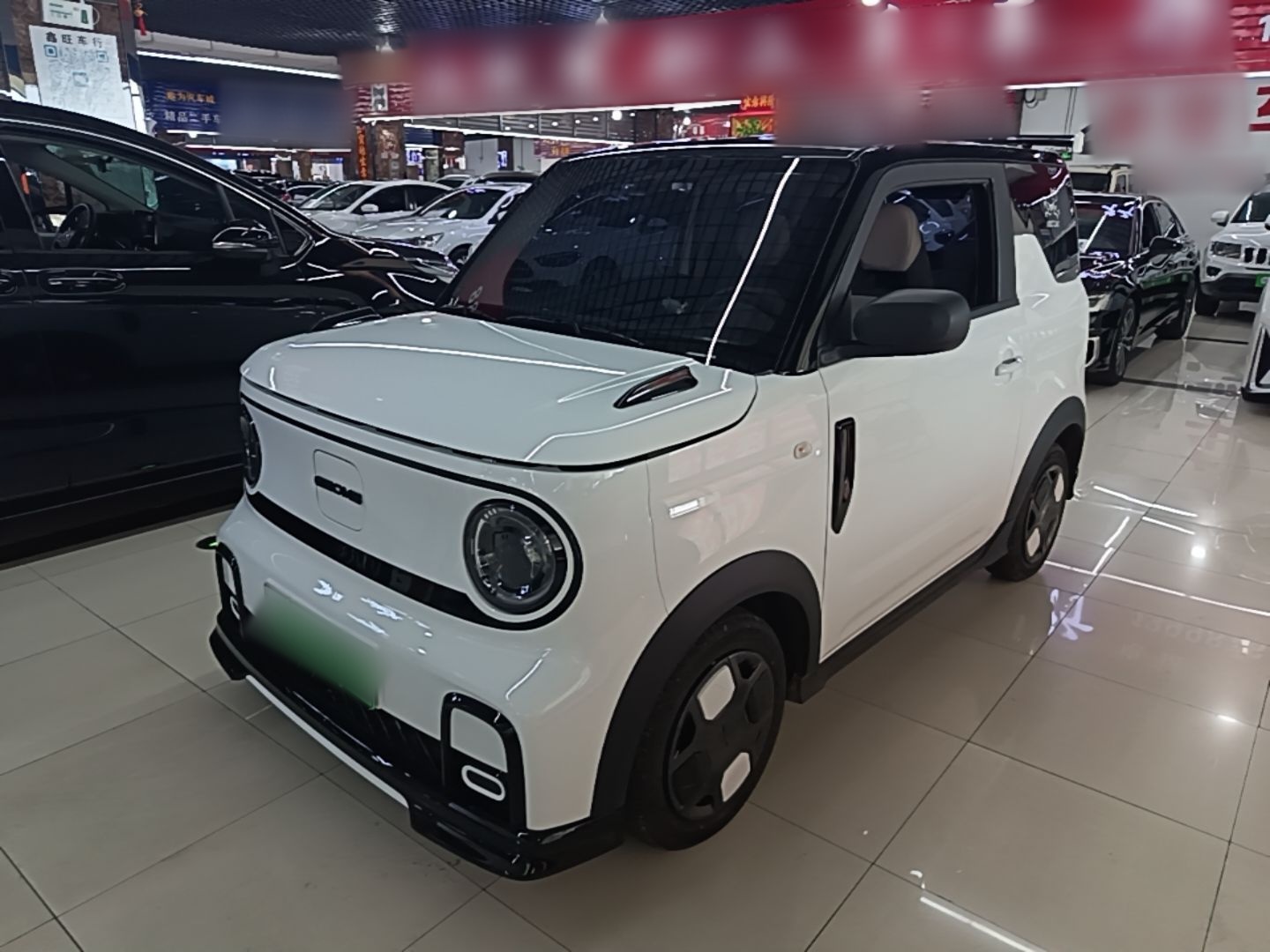 Unter der Vorderseite des Autos
