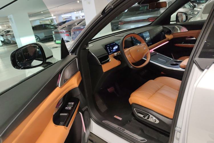 Used XPeng G9 2025 725 with Ultra-Long Range Max Driver Seat