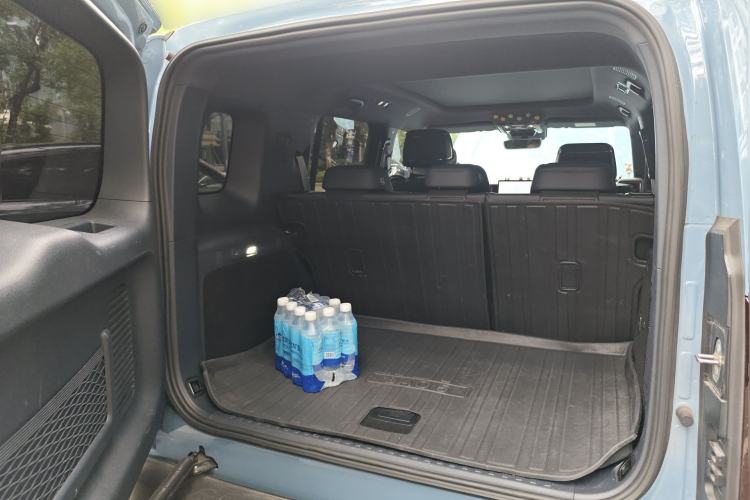 Used Formula Leopard 5 2023 Navigator Edition Trunk