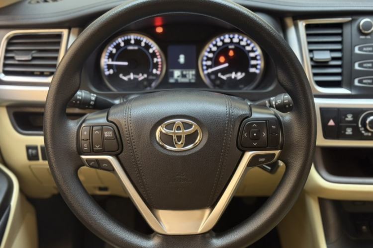 Used Toyota Highlander 2021 2.0T Two-Wheel Drive Elite Version 7-Seater Interior 8