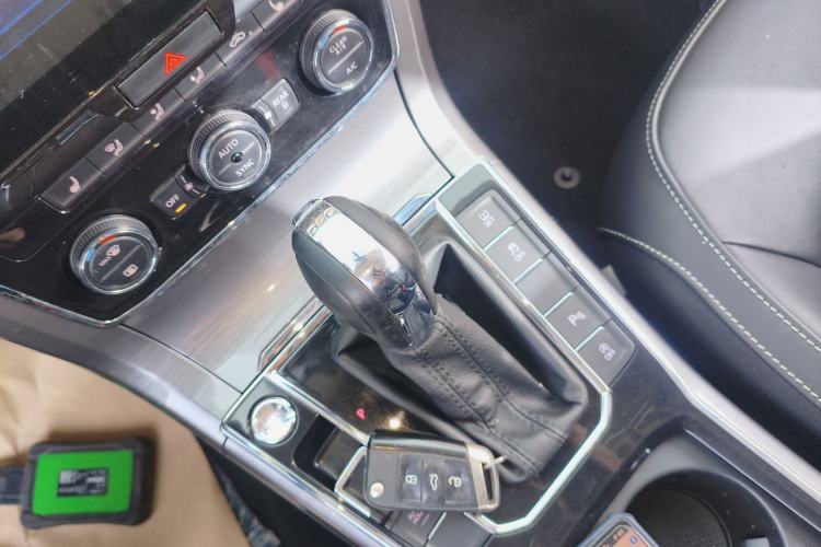 Used Volkswagen Passat 2017 330TSI DSG Luxury Edition
