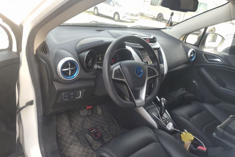 Used BYD Yuan New Energy 2019 EV360 Smart Connect Leading Model Center Console