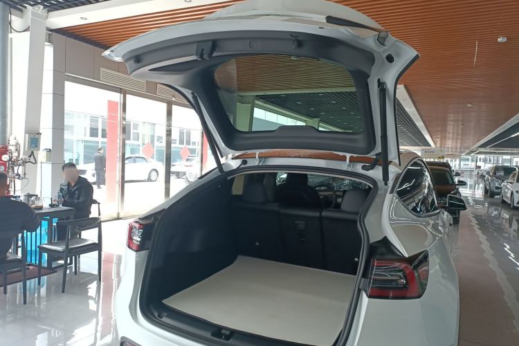 Used Tesla Model Y 2024 Long-Range All-Wheel-Drive Version Trunk