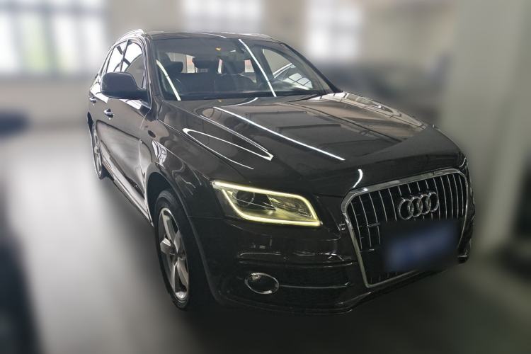 Used Audi Q5 2017 Plus 40 TFSI Ambition Model Front Right 45 Deg