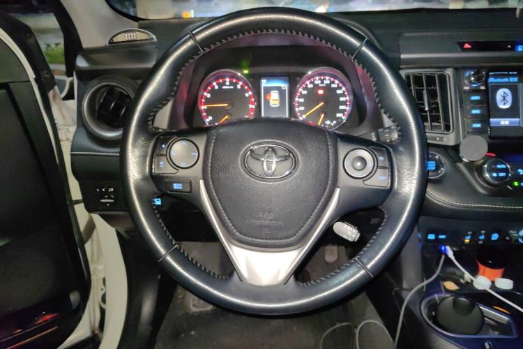 Used Toyota RAV4 2016 2.0L CVT Two-Wheel Drive Smart Edition China V Standard Steering Wheel