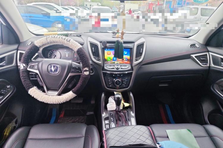 Used CHANGAN CS75 2017 Shangkui Edition 1.5T Automatic Fengxiang Model Center Console