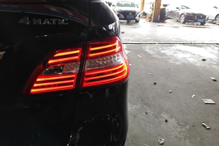 Used Mercedes-Benz M-Class 2015 ML 400 4MATIC Dynamic Model Right Rear Taillight