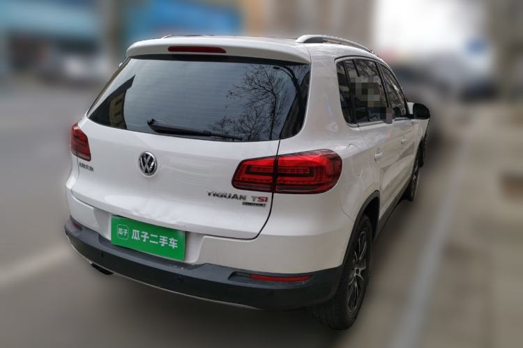 Used Volkswagen Tiguan 2015 1.8TSI Automatic All-Wheel-Drive Luxury Model Rear Right 45 Deg