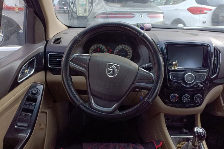 Used Baojun 730 2014 1.5L manual Comfort version 7 seats