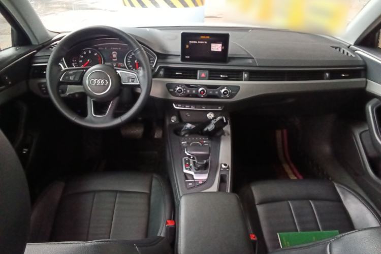 Used Audi A4L 2018 30th Anniversary Edition 40 TFSI Trendy Model Center Console