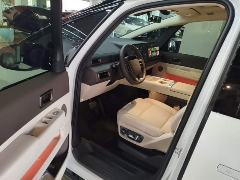 Used Li Auto MEGA 2024 Ultra Model — 15