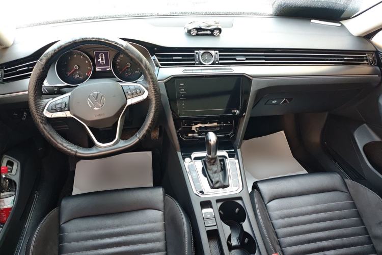 Used Volkswagen Magotan 2020 330TSI DSG Leading Model Center Console