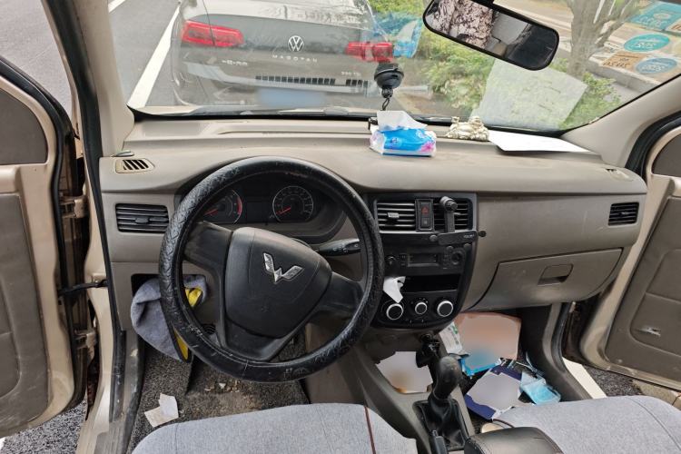 Used Wuling Rongguang V 2018 1.5L Practical Version Center Console