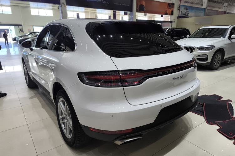 Used Porsche Macan 2018 Macan 2.0T Rear Left 45 Deg