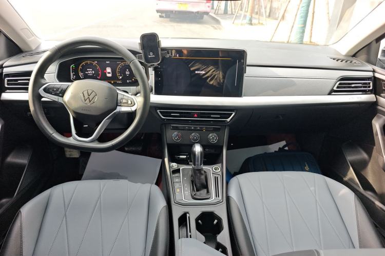 Used Volkswagen Lavida 2024 1.5L Automatic 5 Million Edition Center Console