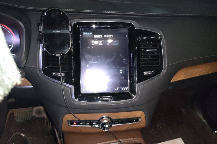 Used Volvo XC90 New Energy 2018 E-Drive Hybrid T8 Prestige 7-Seater Audio And AC Panel