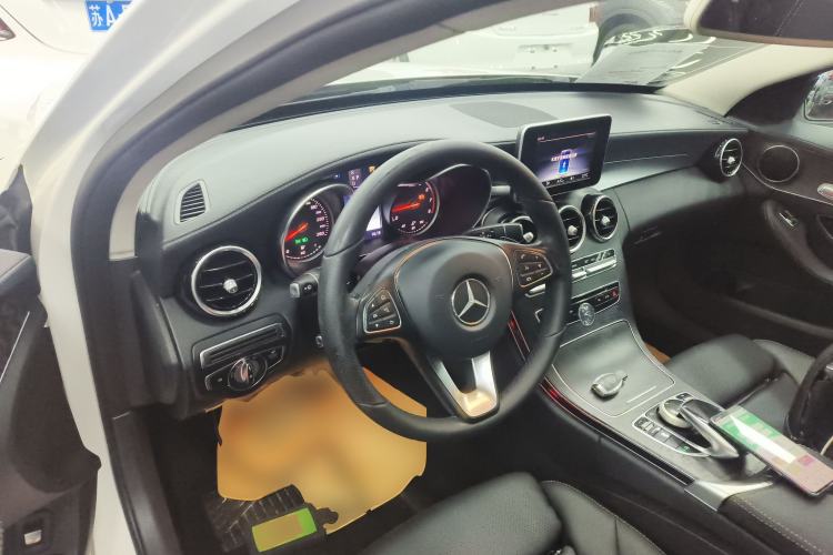 Used Mercedes-Benz C-Class 2018 C 180 L Fashion Edition Sport Version Center Console