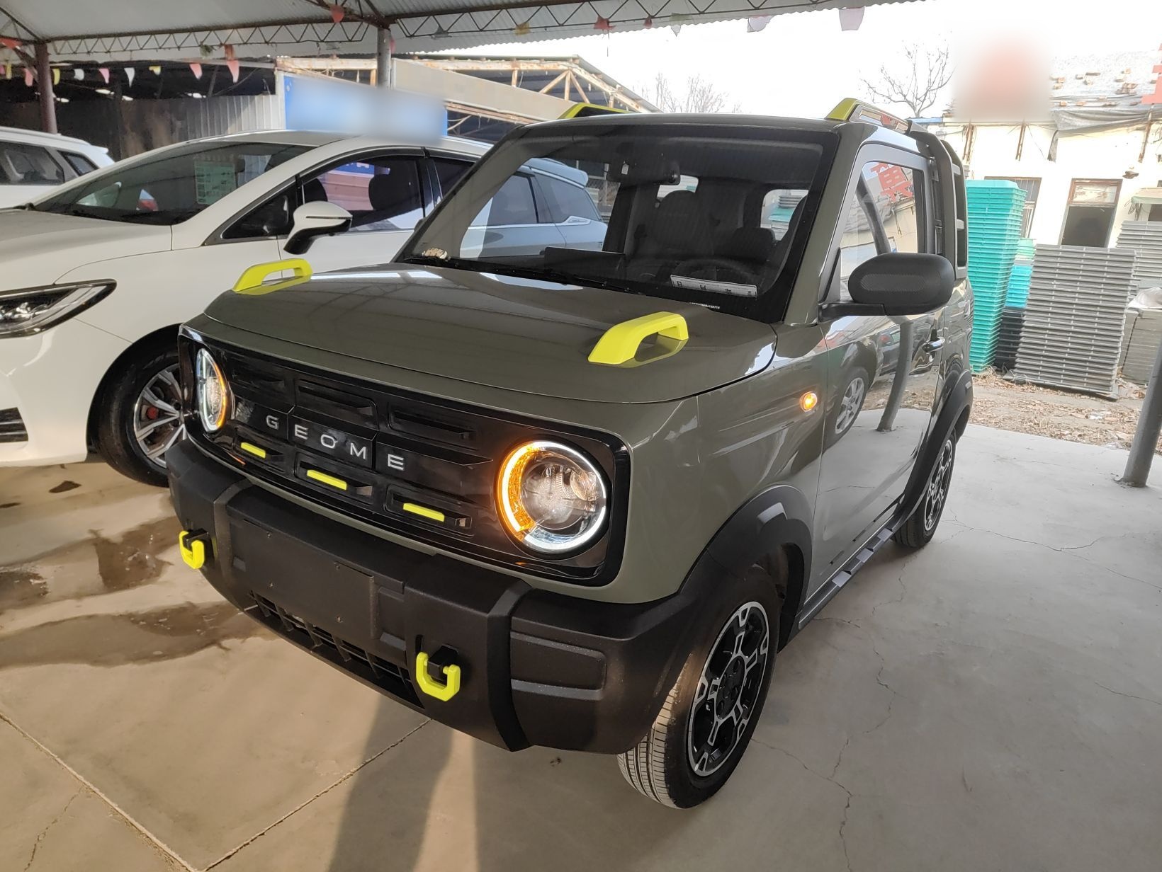 Под передней частью автомобиля