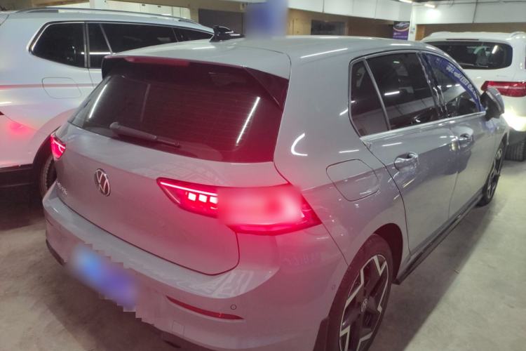 Used Volkswagen Golf 2025 300TSI R-Line
