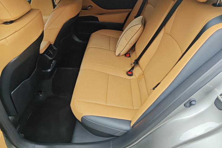 Used Lexus ES 2022 300h Deluxe Edition Left Rear Seat