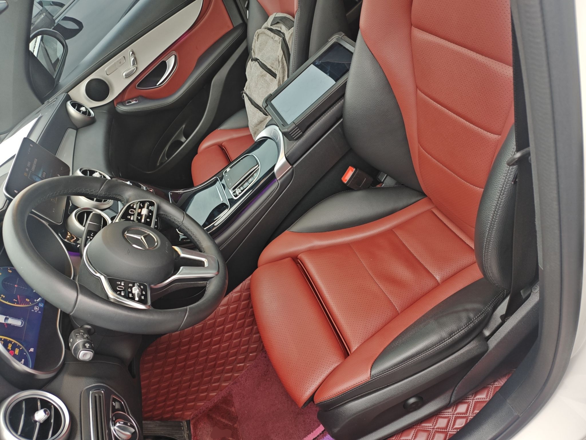 Переднее сиденье в автомобиле