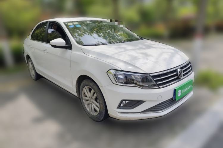 Used Volkswagen Jetta 2017 1.5L Manual Comfort Model Front Right 45 Deg