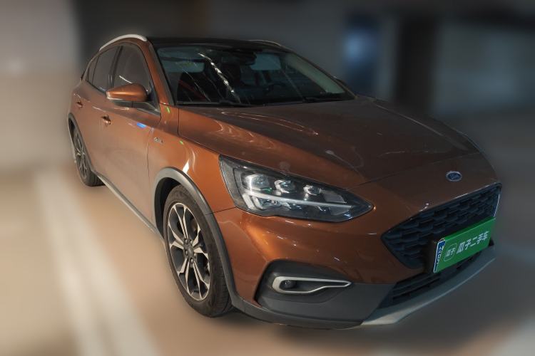 Used Ford Focus Active 2020 EcoBoost 180 Automatic Titanium Edition Front Right 45 Deg