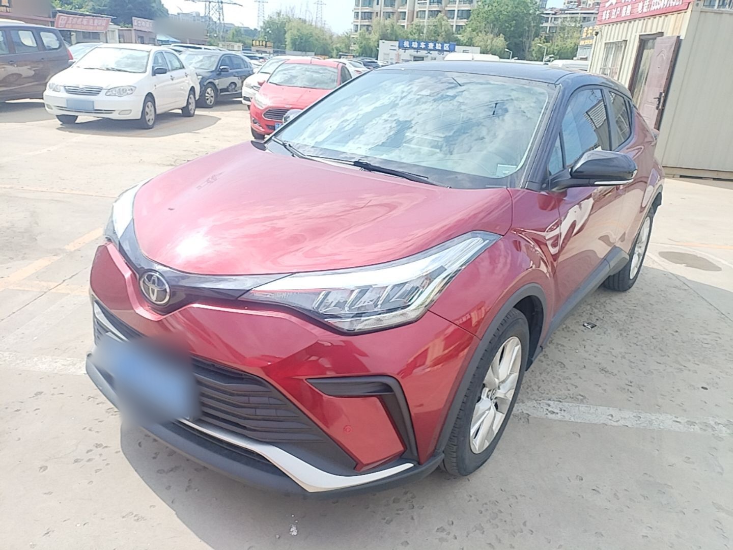 Под передней частью автомобиля