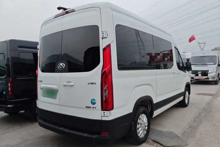 Used SAIC MAXUS Xintu V90 2022 2.0T Automatic Zhiyun King Rear-Drive Long Wheelbase High-Roof Design with Single Rear Tire—6/7 Seater
