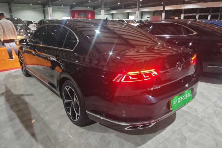 Used Volkswagen Magotan 2023 2 Million Units Limited Edition 330TSI DSG Leading Version
